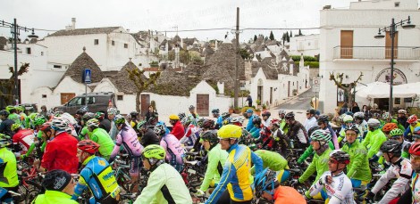GF Alberobello Murge 2016 partenza con i Trulli