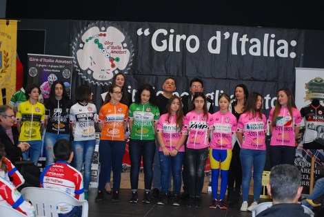 giro-ditalia-amatori-12feb2017-presentazione-panoramica-maglie