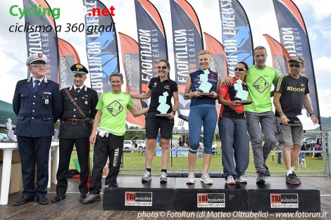 12_podio donne medio copy