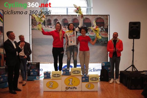 Avesani_podio donne Lungo copy